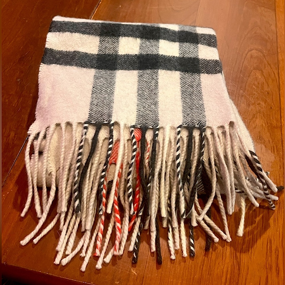 Authentic Burberry Classic Check Cashmere Scarf in Stone - Picture 5 of 6